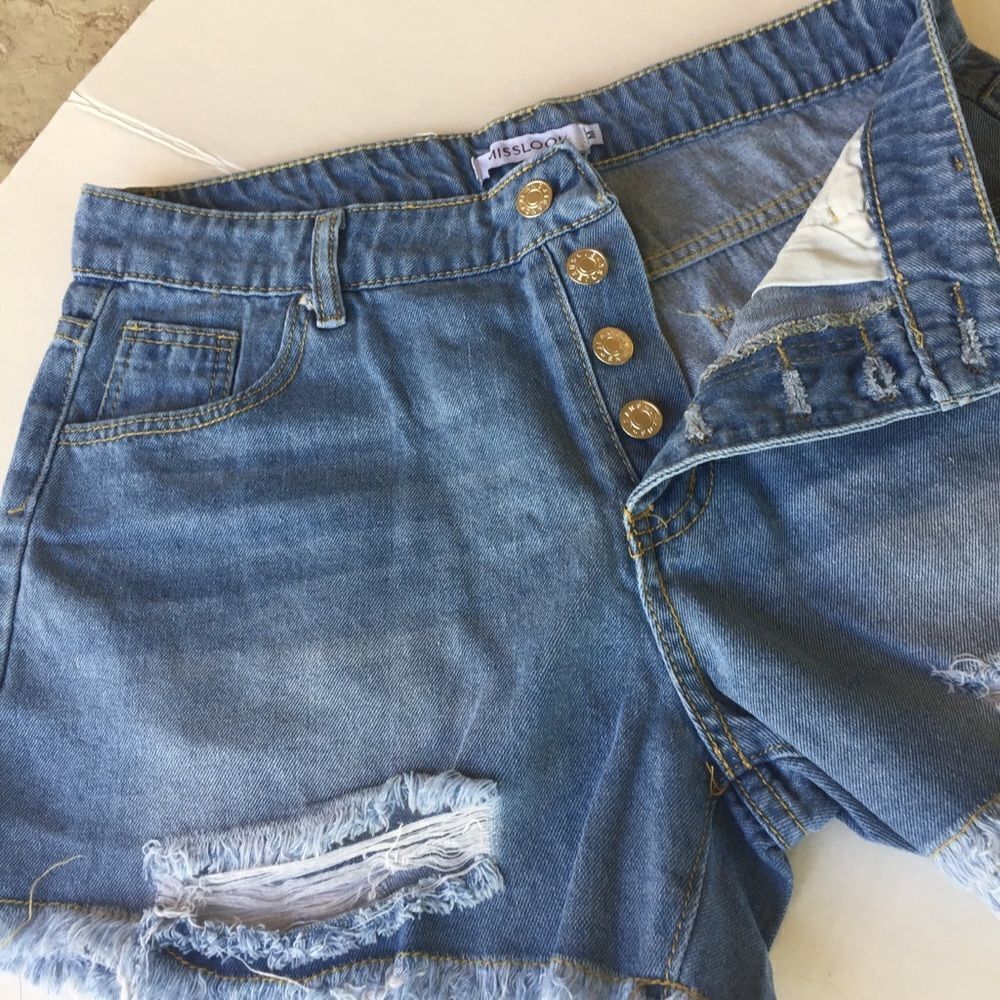 Distress Denim Shorts Women’s Size M - Picture 4 of 5